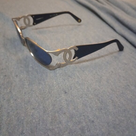 Rare Authentic Vintage 1990's Chanel Sunglasses - Picture 3 of 7